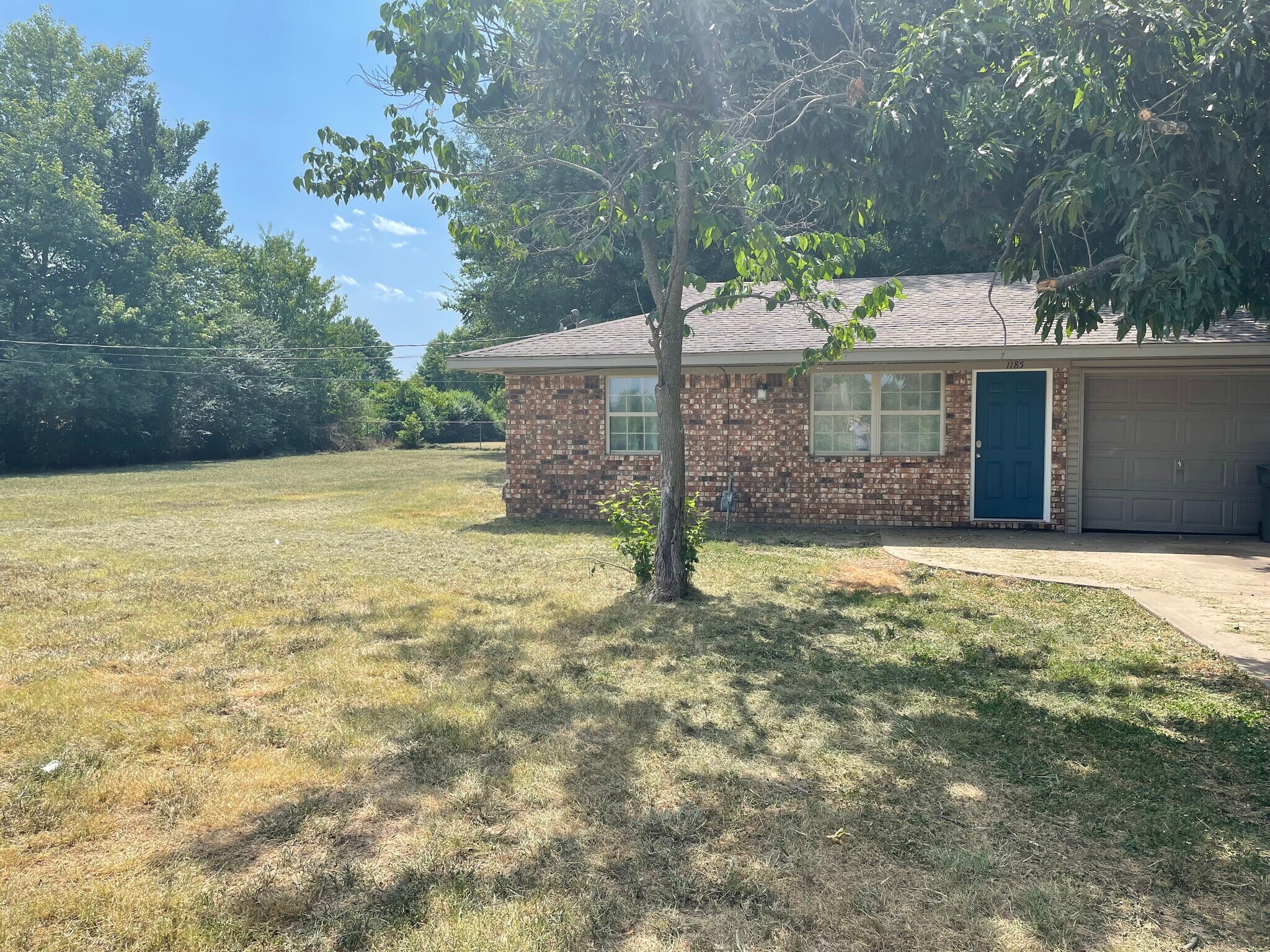 Building Photo - 1185 N Double Springs Rd