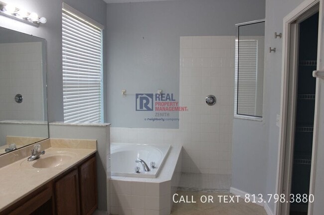 Building Photo - 452 Westchester Hills Ln