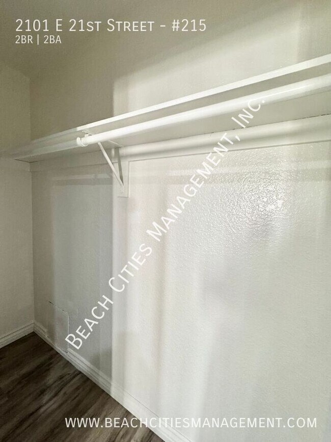 Building Photo - 2101 E 21st St