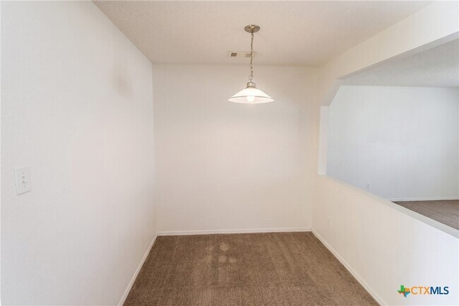 Building Photo - 4607 Lloyd Dr