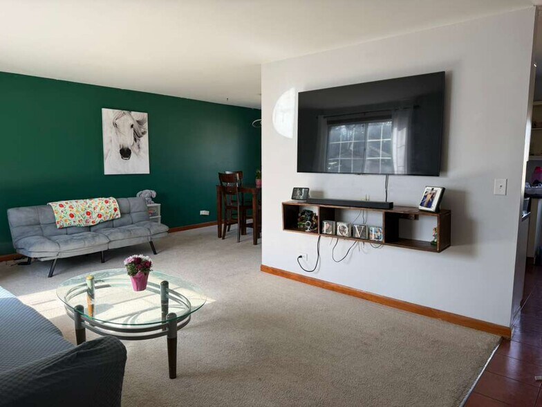 Building Photo - 800 W Beechtree Ln