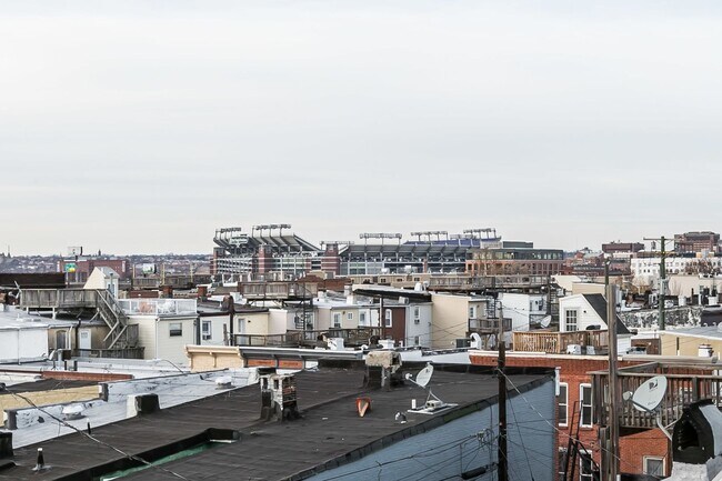 Building Photo - Amazing 3 bed 2 bath with a roof top deck ...