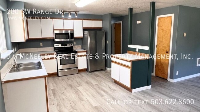 Building Photo - 280 SW Range Dr
