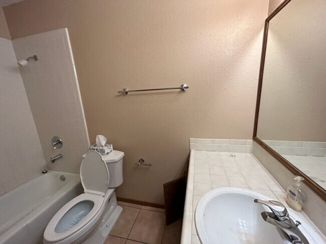 Building Photo - Large and Spacious 3 Bed Home! Mesa & Zia School District!