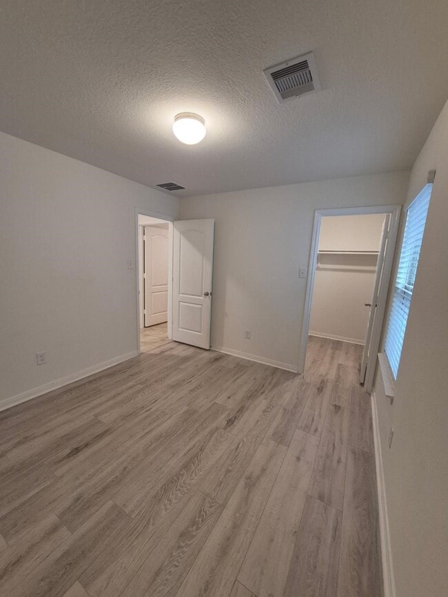 Building Photo - 6715 Hillsdale Creek Dr