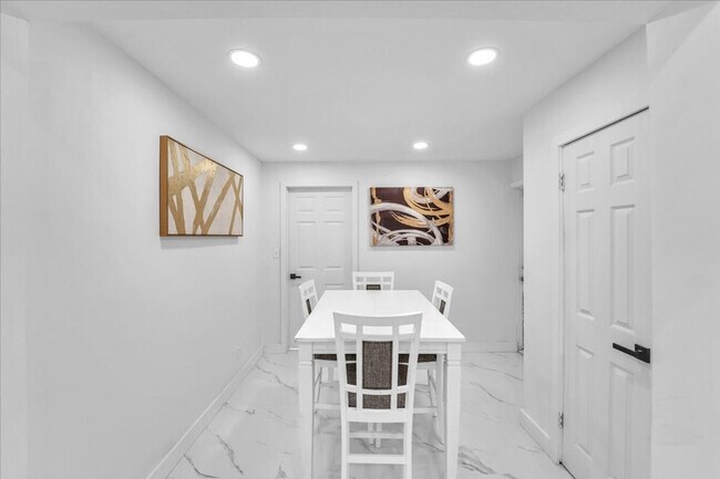 Building Photo - 1208 N 25th Ave