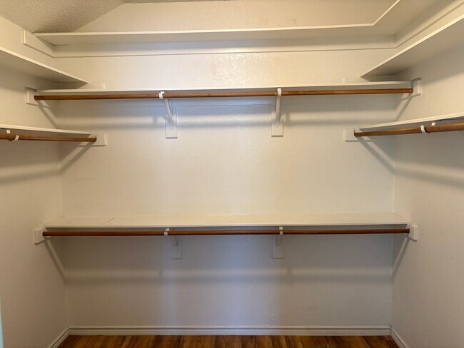 Building Photo - 514 Big Oak Ct