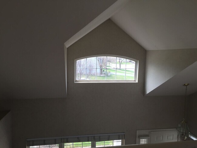 Building Photo - 844 Violet Cir
