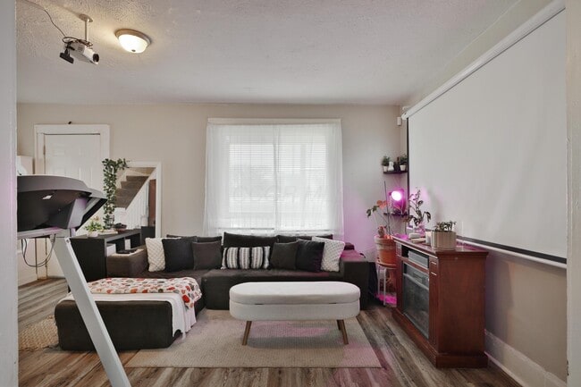 Building Photo - 1599 Mooberry St