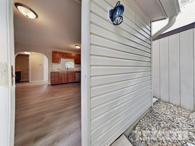 Building Photo - 1167 Fiesta Dr