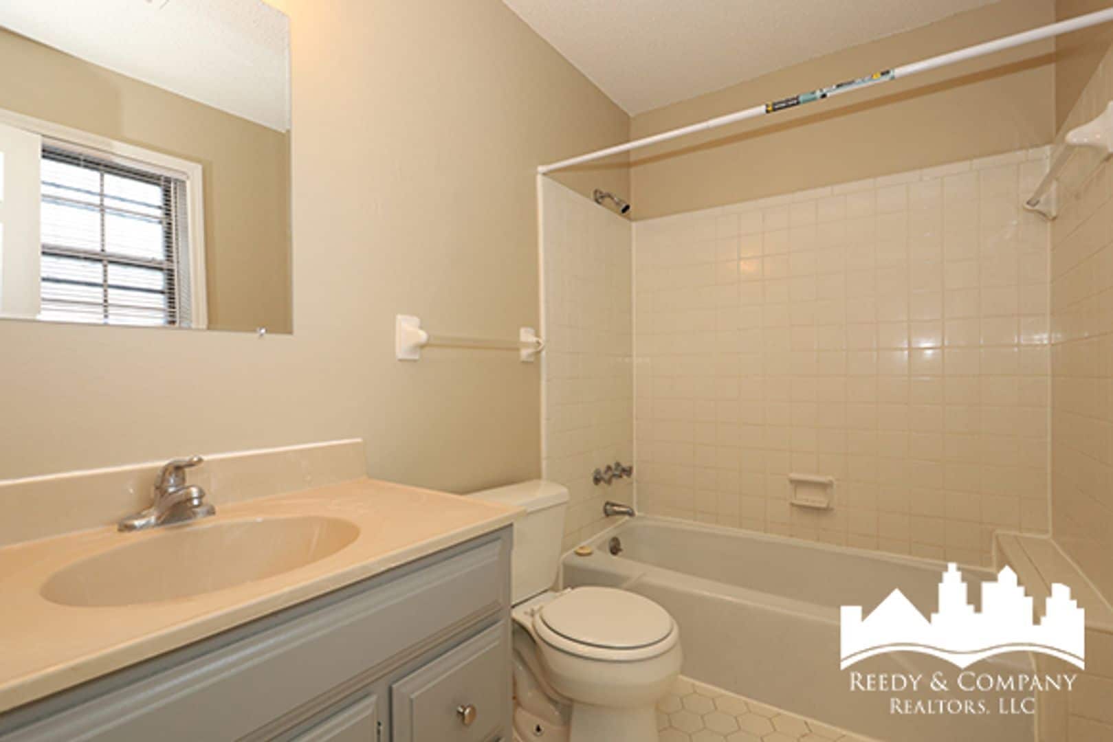 Building Photo - 3054 Pine Allee Cove