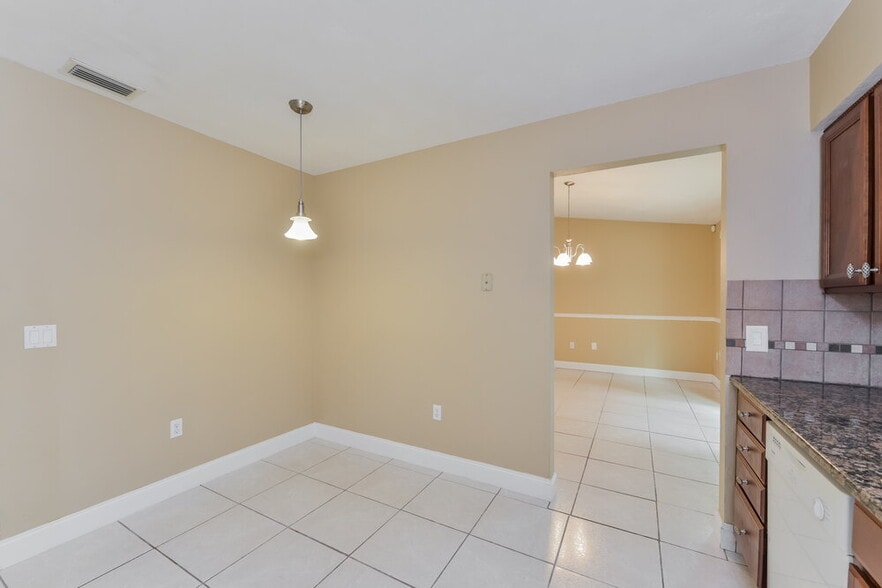 Building Photo - 1819 E Glancy Dr