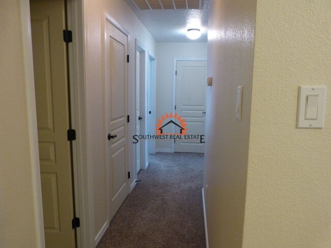 Building Photo - Stunning 4 bedroom 3 bath brick home with 5 car garage!