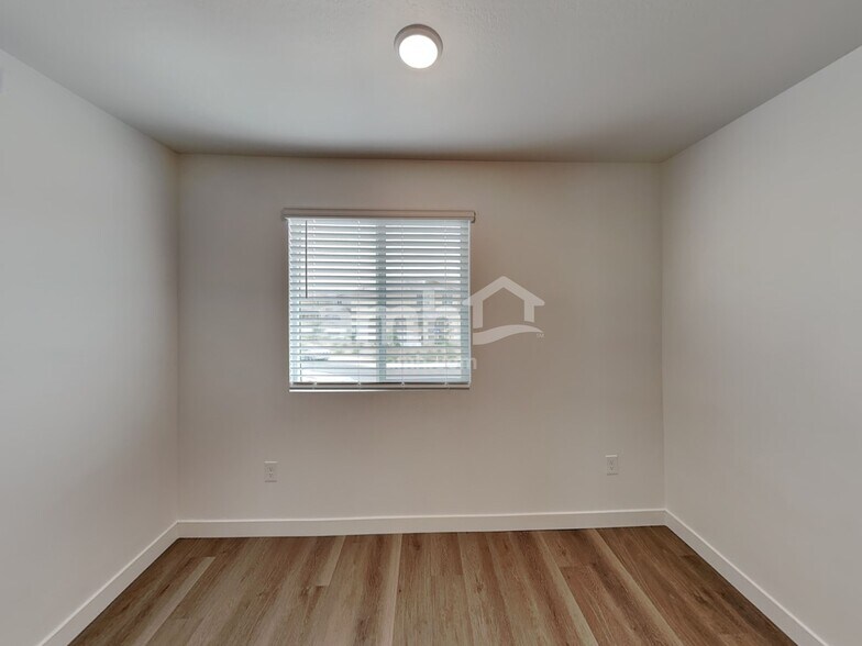 Building Photo - 6975 N 125th Dr