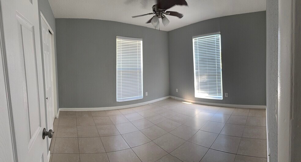 Building Photo - 5005 Eastwood Dr