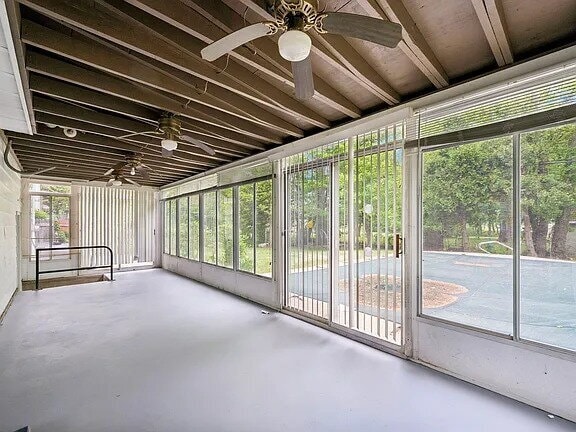 Building Photo - This well-maintained 3-bedroom, 1.5-bath split-level in Twin Oaks Farms is move-in ready