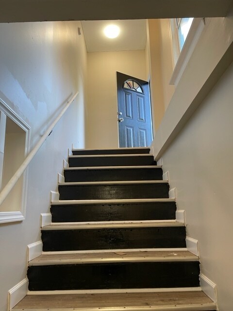 Building Photo - Curio