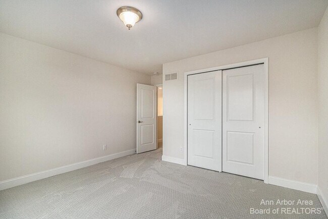 Building Photo - 3343 Roseford Blvd