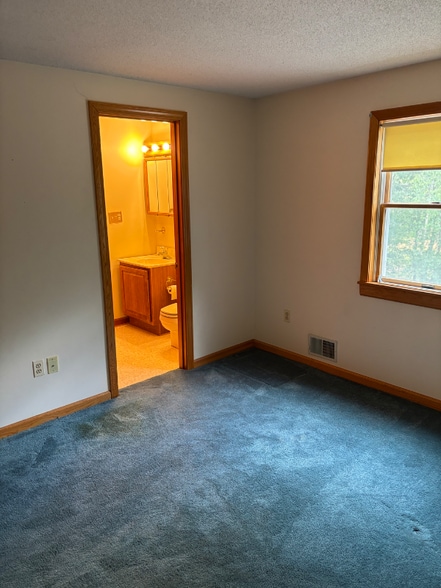 Building Photo - 25 Lovewell Pond Rd