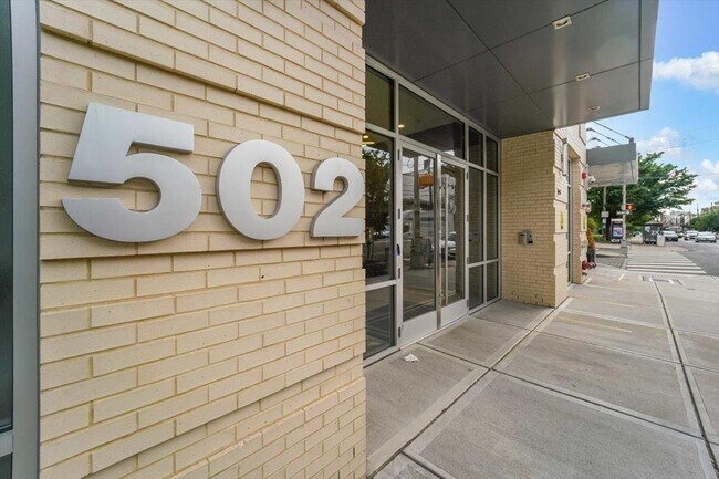 Building Photo - 502 Palisade Ave