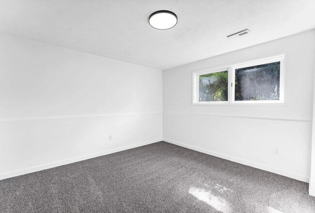 Building Photo - 6305 S Pittsburg St