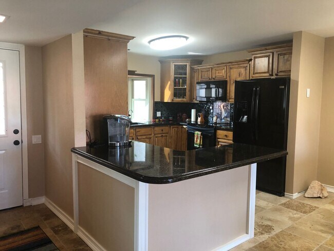 Building Photo - Perfect & Newly Updated Vacation Home, 45+ Active Adult Community. Available May through October2026