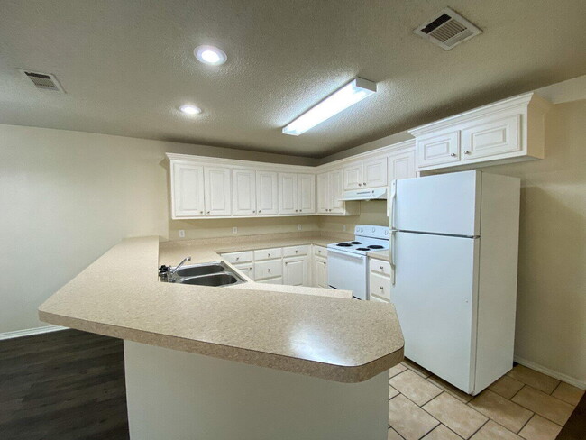 Building Photo - 3209 110th St