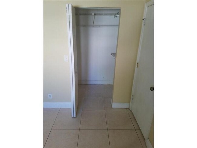 Building Photo - 8750 Royal Palm Blvd