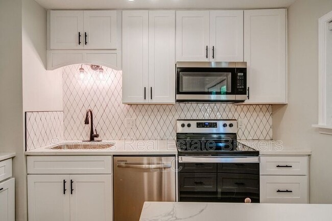 Building Photo - 4734 N Springs Rd NW