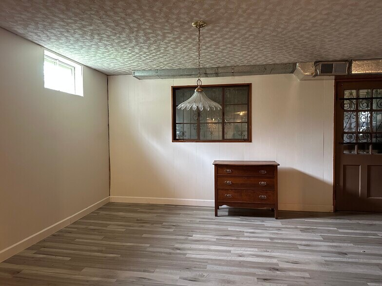 Building Photo - 3616 Riverview Dr