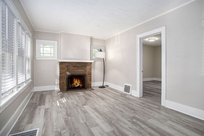 Building Photo - $1395- 2 Bedroom home, Renovated - Ask about our security deposit alternative!