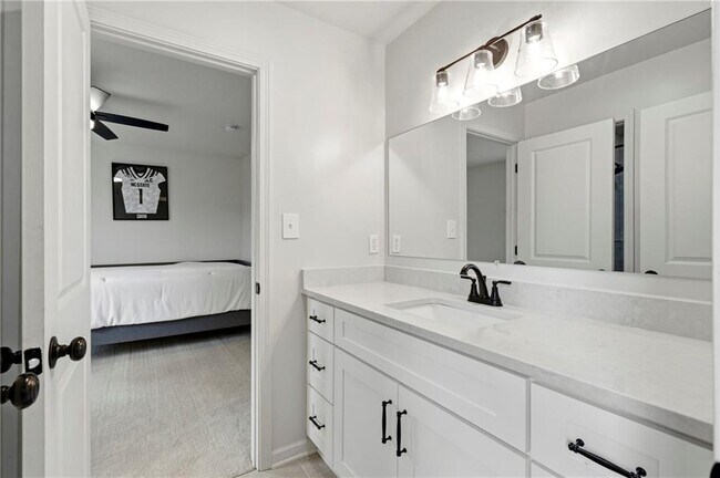Building Photo - 4221 Willow Oak Dr