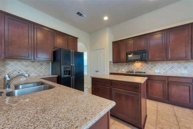 Building Photo - 6906 Patterson Dr