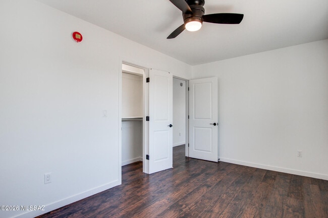 Building Photo - 1221 E 13th St