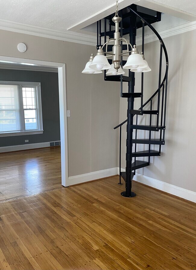 Dinning room. - 2114 Wascana Ave