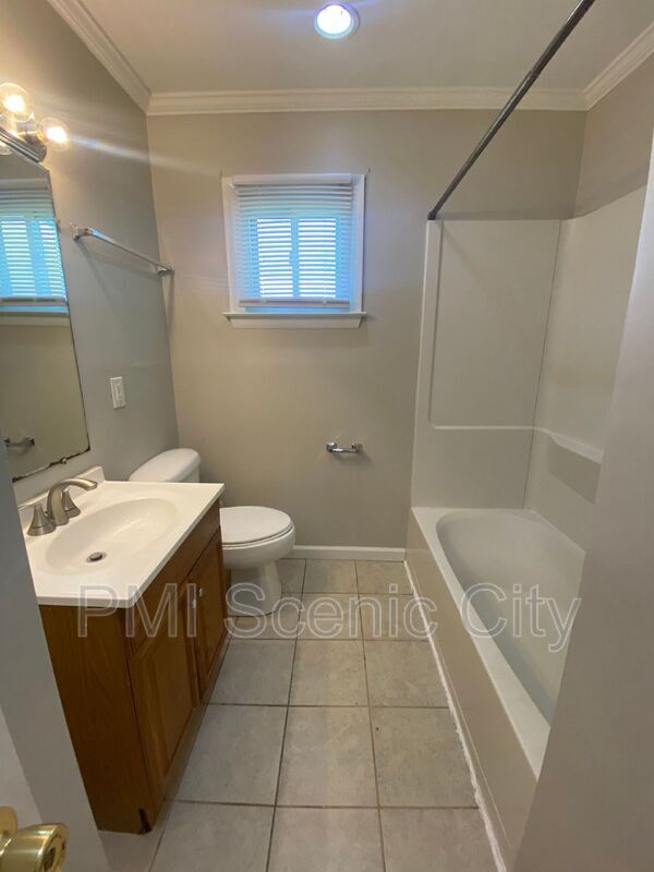 Building Photo - 168 Reynolds Dr