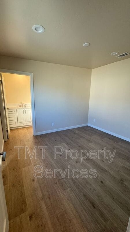 Building Photo - 1339 Newport Ave