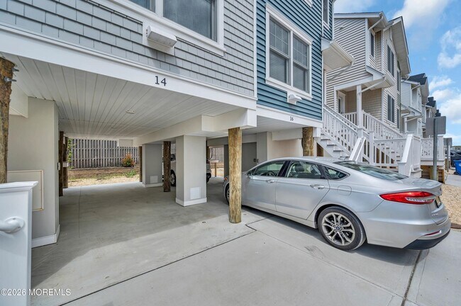 Building Photo - 16 Elder St