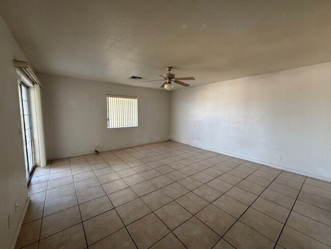 Building Photo - 3 Bedroom - 2 Bath Home