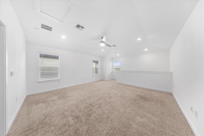 Building Photo - 3200 Egan Dr
