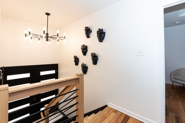 Building Photo - Ultra Modern Three Bedroom Home!