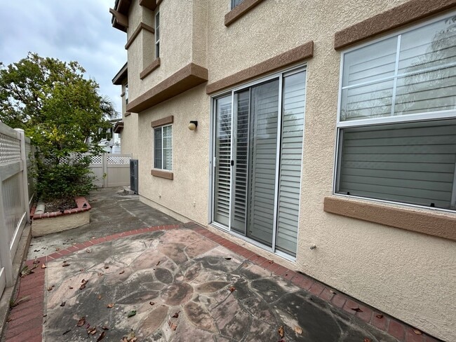Building Photo - Beautiful 4 Bed 3 Bath Fullerton Home with Office