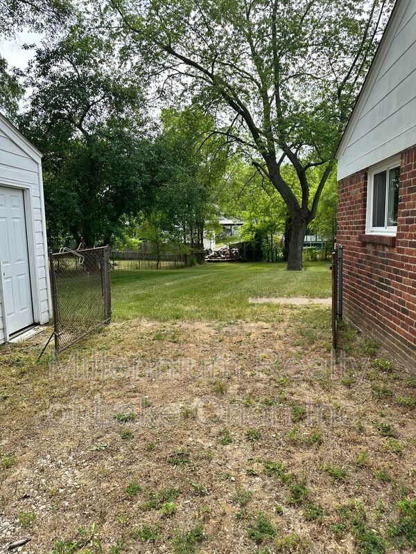 Building Photo - 4811 Summerhill Dr