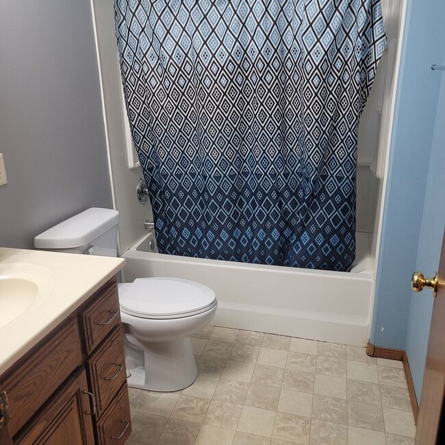 Building Photo - 3 bedroom, 2 bath, single family home.