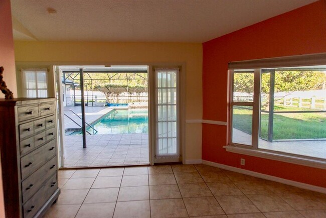 Building Photo - 315 Lazy Acres Ln