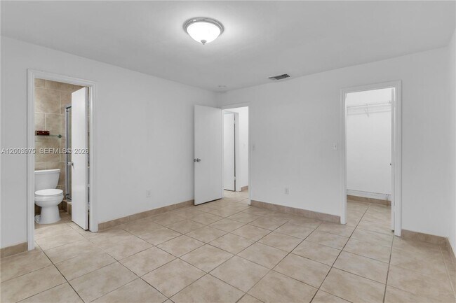 Building Photo - 5655 SW 139th Pl