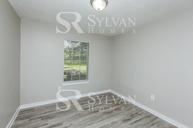 Building Photo - Enjoy living the good life in this 4 bedroom, 2 bathroom home