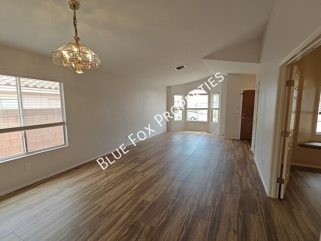 Building Photo - 710 W Calle Alta Loma