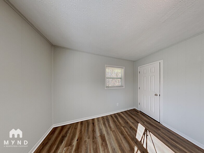 Building Photo - 6100 Shadow Glen Ct SW