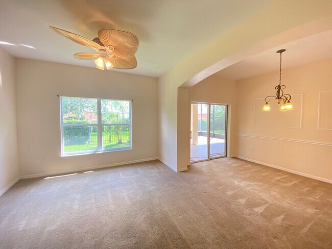 Building Photo - Amazing Solivita 2B/2B, open kitchen to fa...
